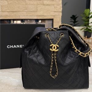 Chanel 25 Medium – Black Caviar Leather, Gold Hardware